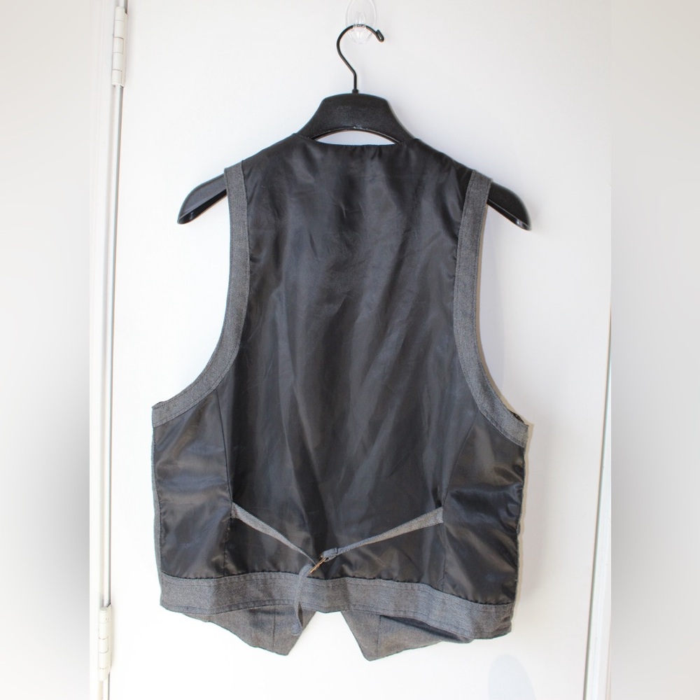 No Retreat suit vest